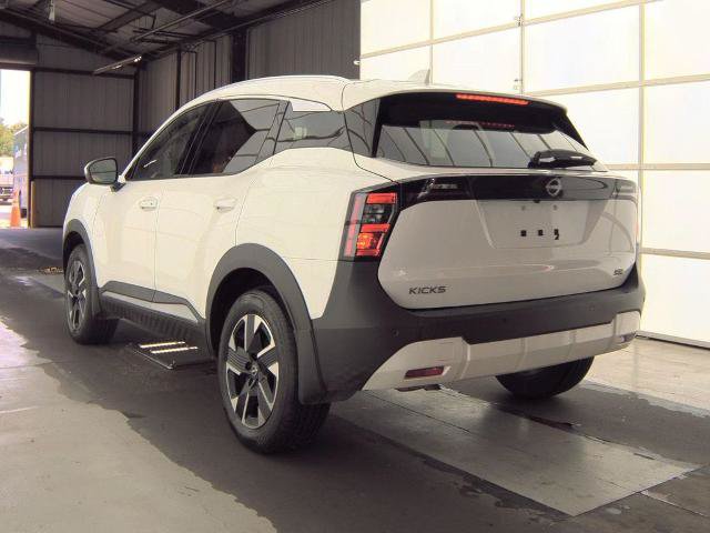 Certified 2025 Nissan Kicks SR FWD image 5