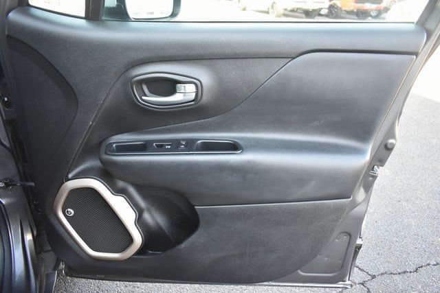Used 2017 Jeep Renegade Limited image 41