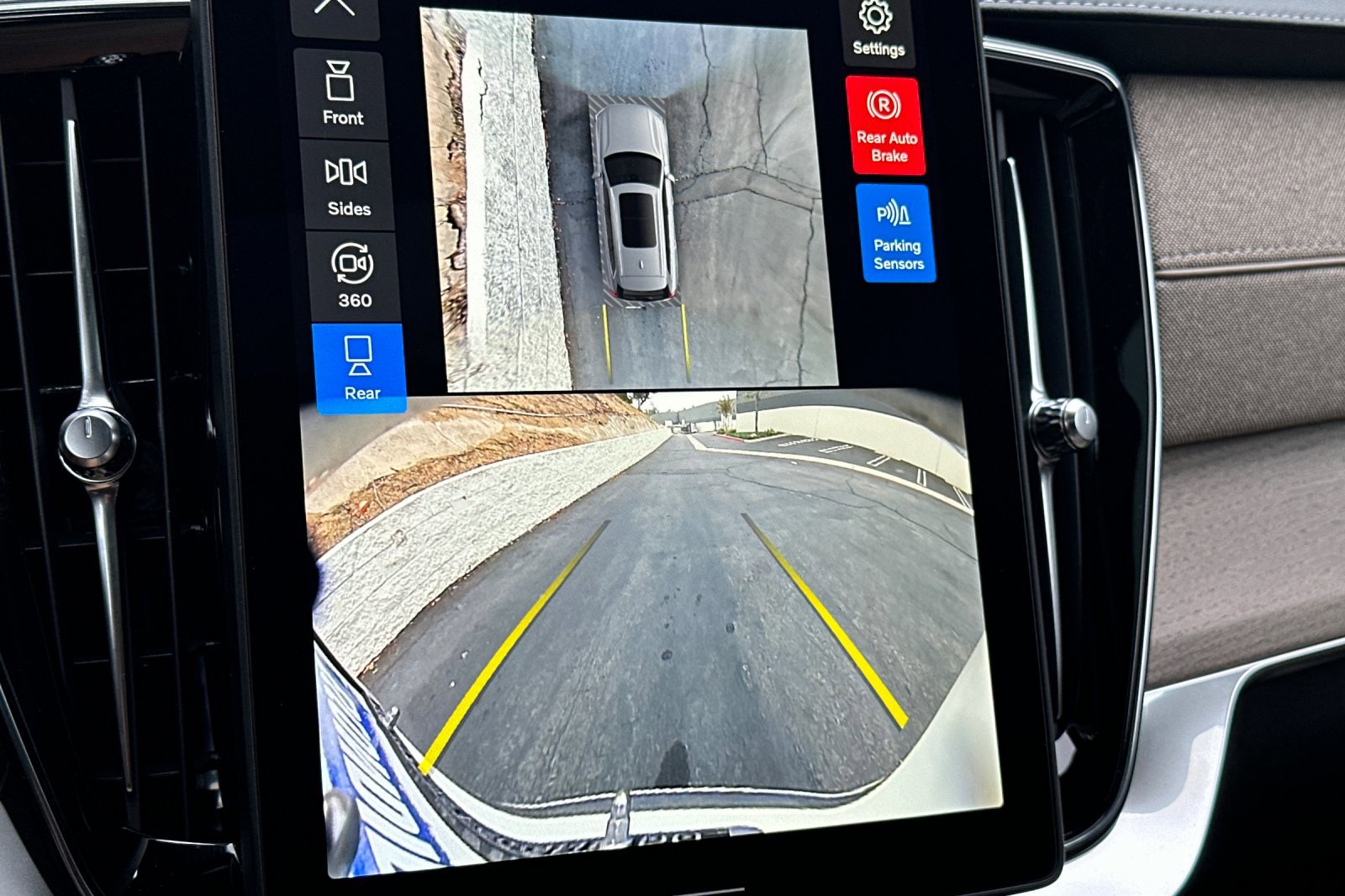 New 2026 Volvo XC90 B6 Plus image 18