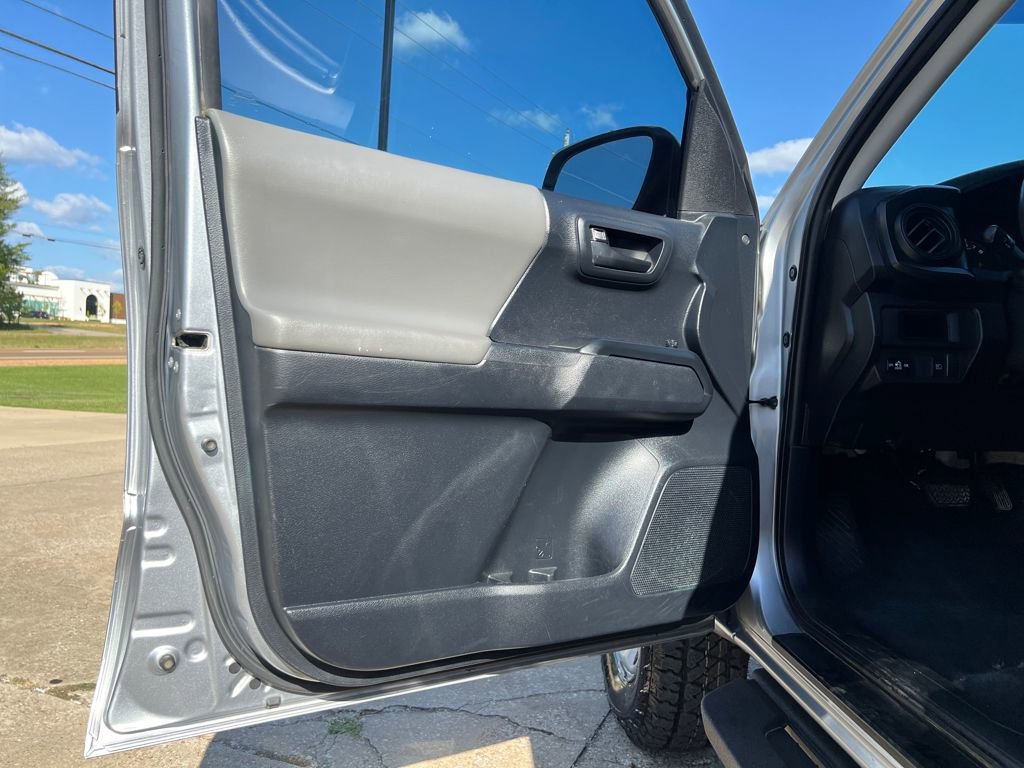 Used 2019 Toyota Tacoma SR w/ SR Convenience Package image 11