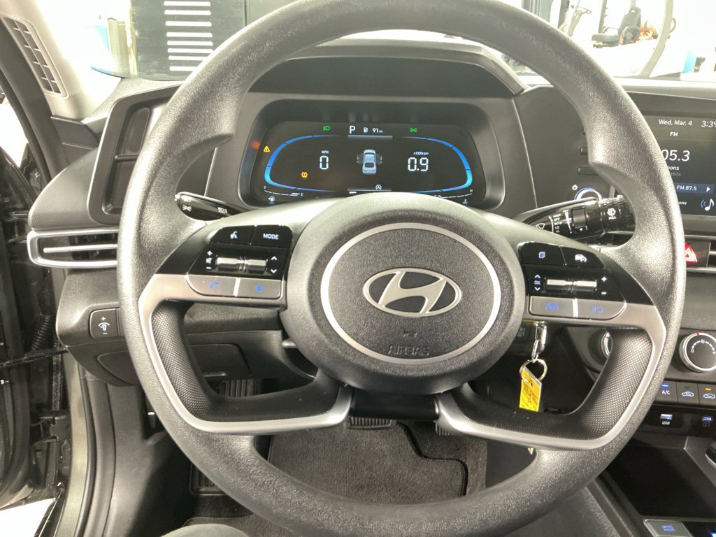 Certified 2025 Hyundai Elantra SE image 10