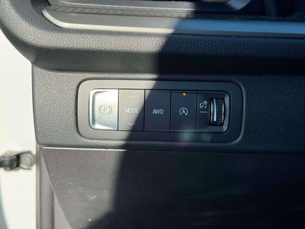 Used 2025 Chevrolet Traverse LT AWD/4WD image 18