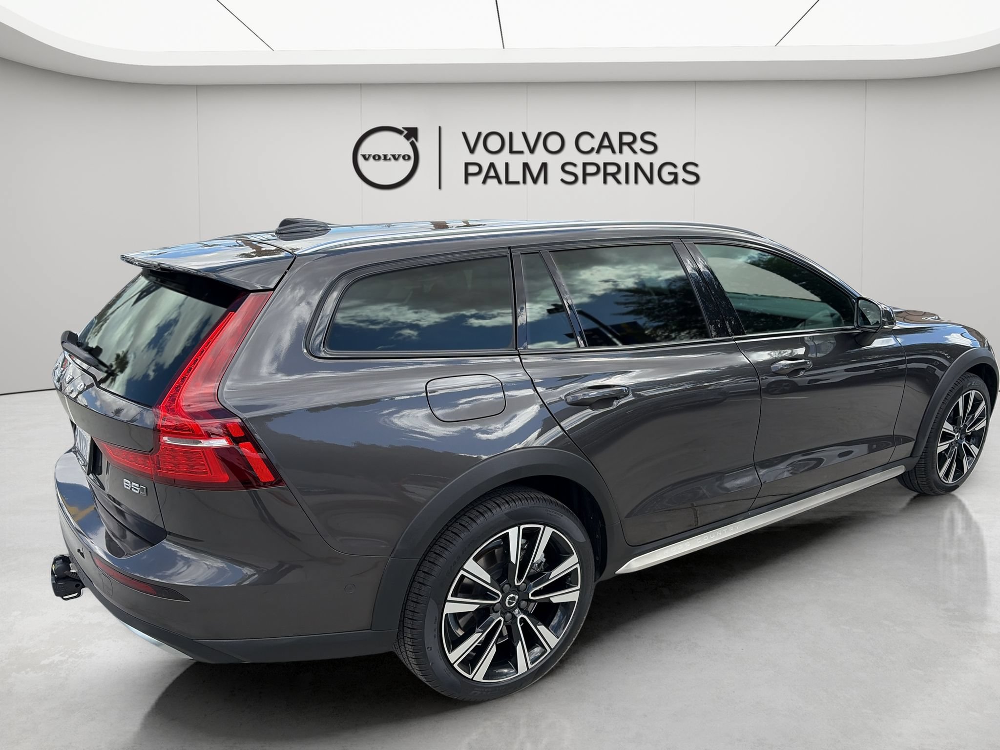 Used 2024 Volvo V60 B5 Cross Country Ultimate AWD/4WD image 6
