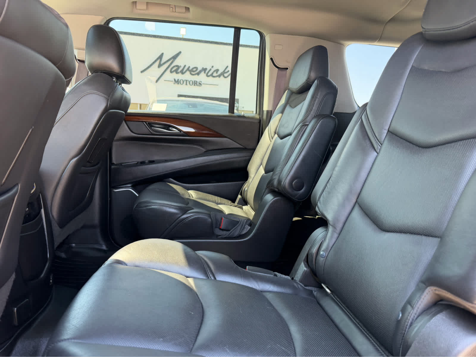 Used 2017 Cadillac Escalade ESV Luxury AWD/4WD image 21