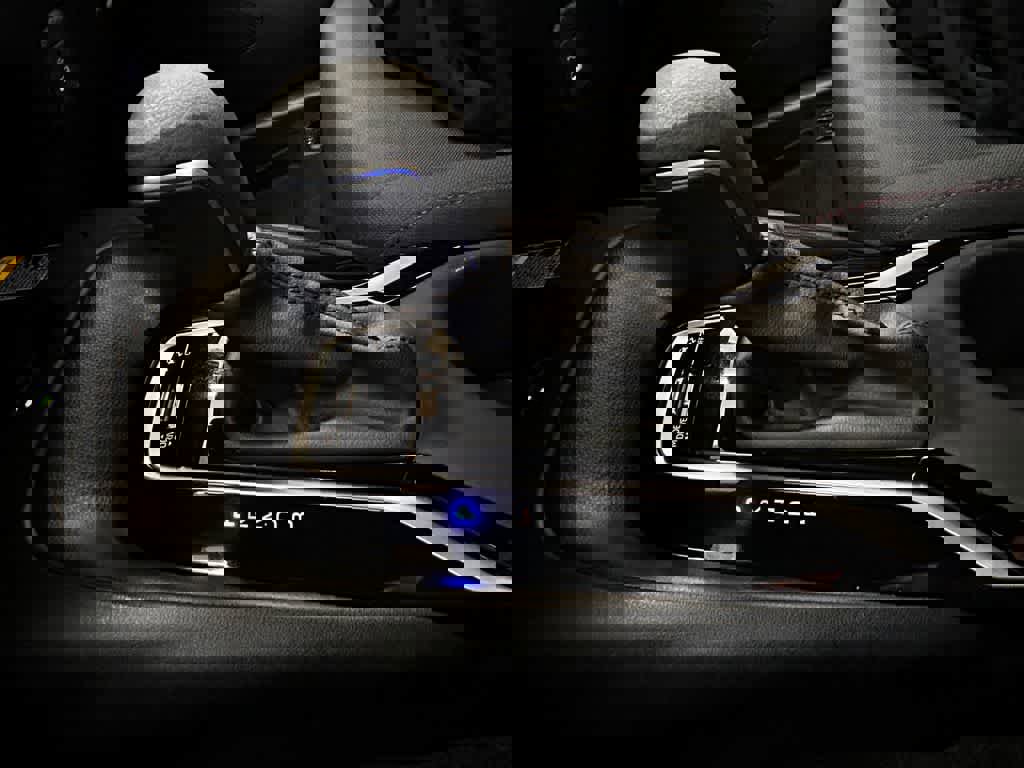 Used 2024 Toyota Corolla SE w/ SE Premium Package FWD image 19