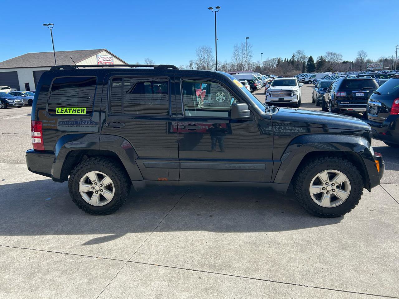 Used 2009 Jeep Liberty Sport w/ Popular Equipment Group AWD/4WD image 4