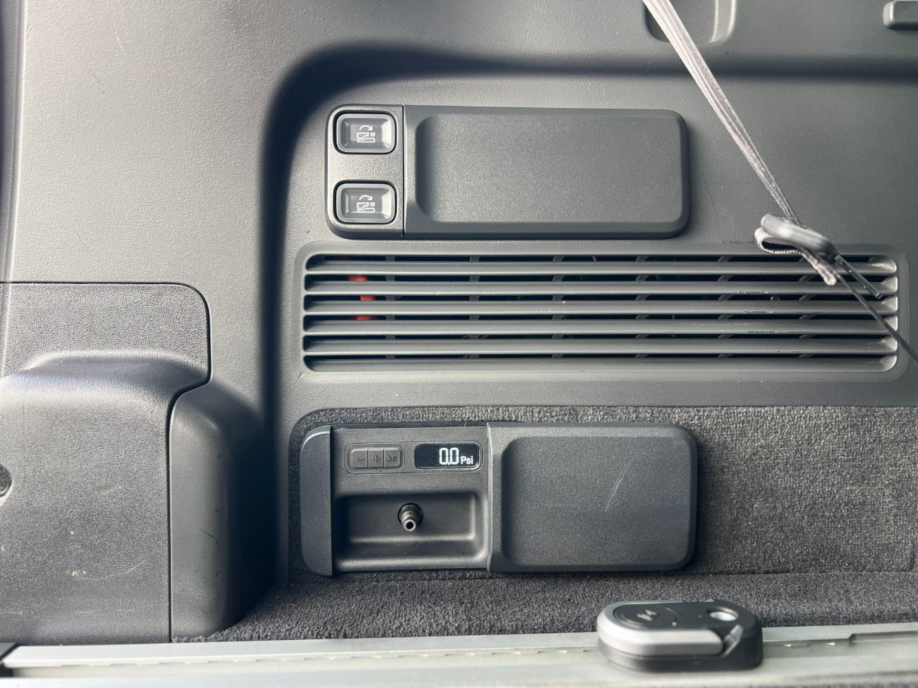 Used 2022 Rivian R1S Launch Edition image 32