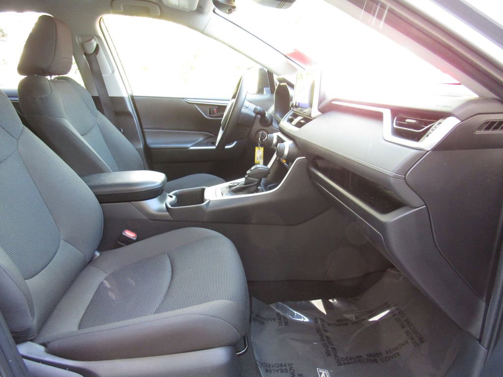 Certified 2025 Toyota RAV4 LE AWD/4WD image 18