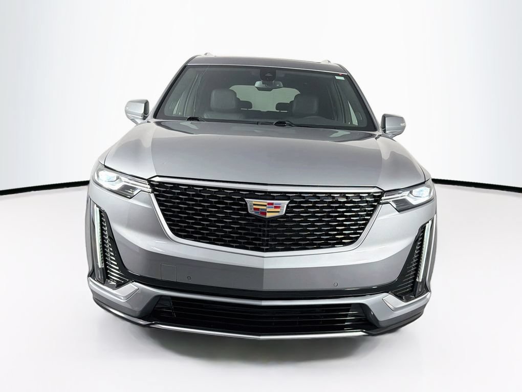 Used 2025 Cadillac XT6 Premium Luxury FWD image 2