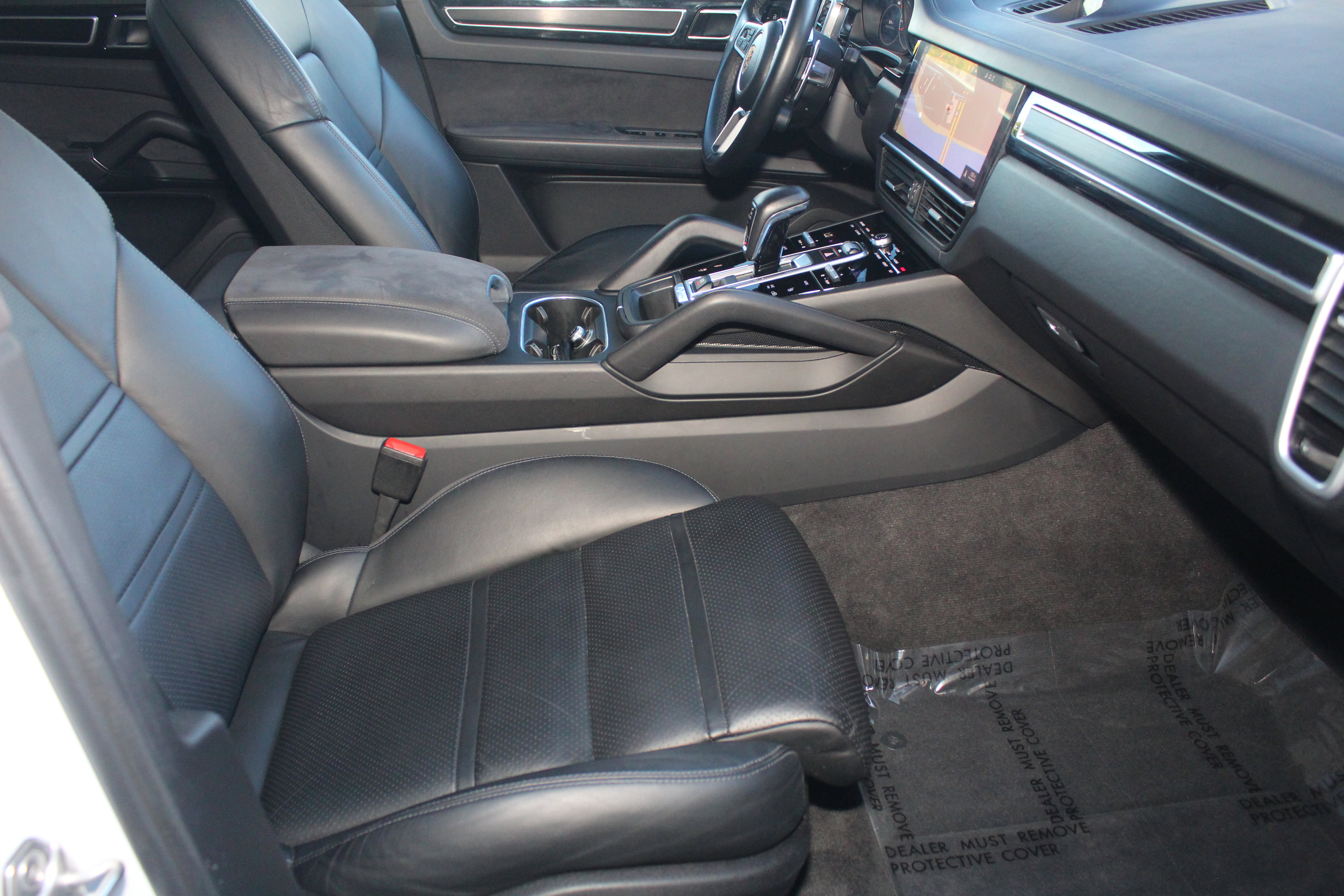 Used 2021 Porsche Cayenne GTS w/ Premium Package image 27