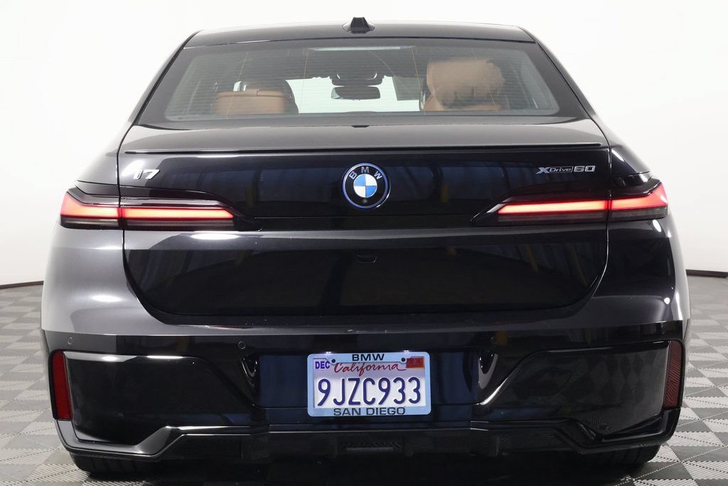 Certified 2024 BMW i7 xDrive60 w/ Executive Package AWD/4WD image 5
