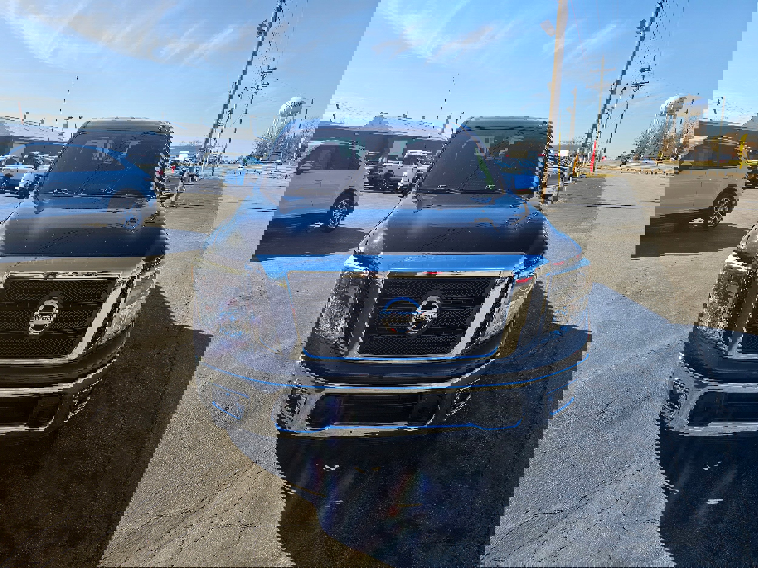 Used 2017 Nissan Titan SL image 2