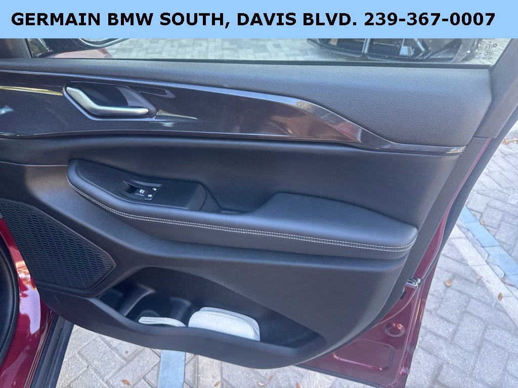 Used 2023 Jeep Grand Cherokee Altitude image 13