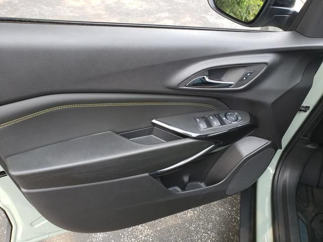 Used 2025 Chevrolet Trax ACTIV FWD image 11