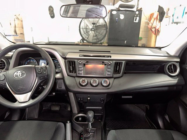 Used 2018 Toyota RAV4 LE w/ All Weather Liner Package AWD/4WD image 22