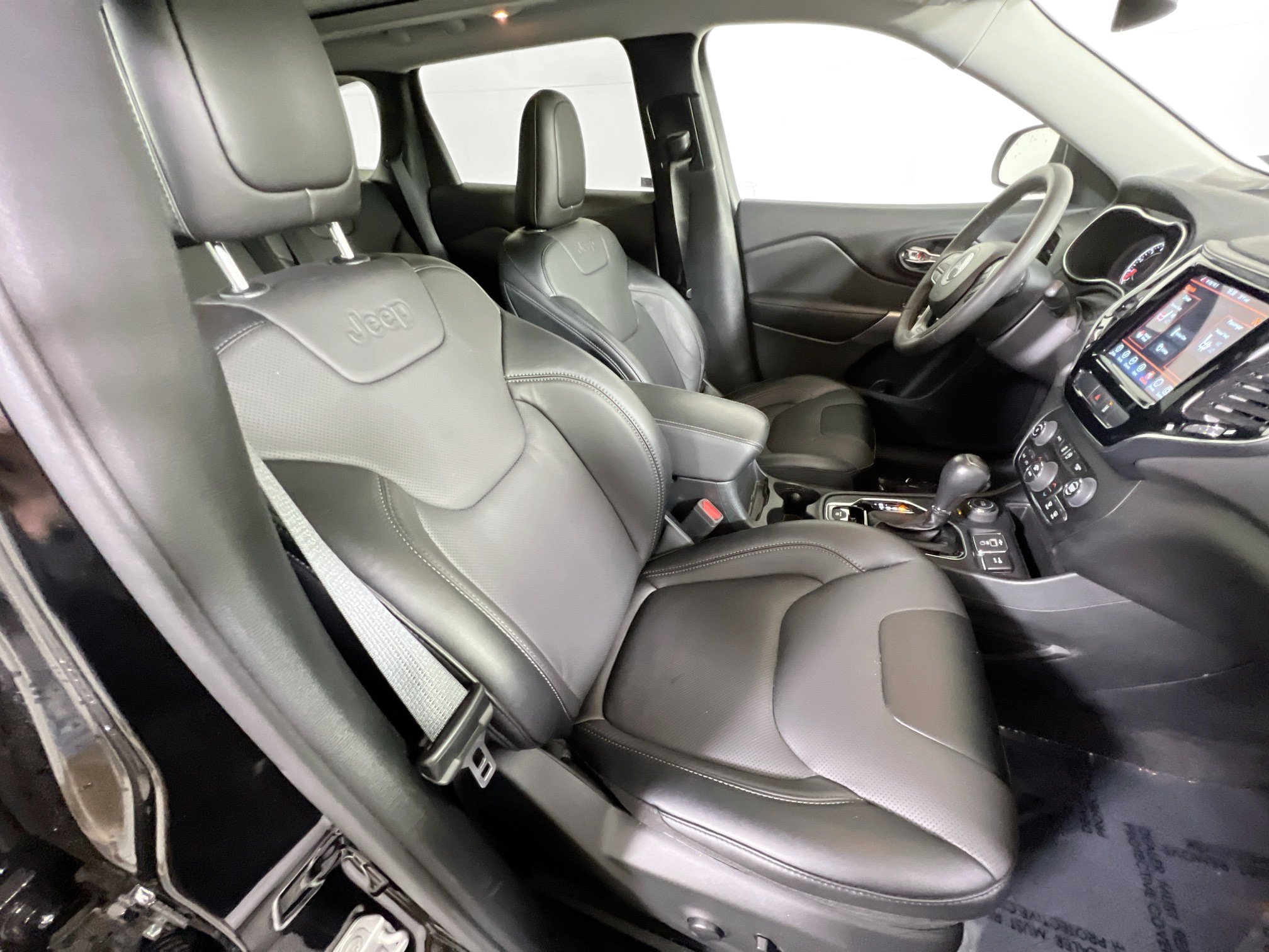 Used 2022 Jeep Cherokee Limited AWD/4WD image 27