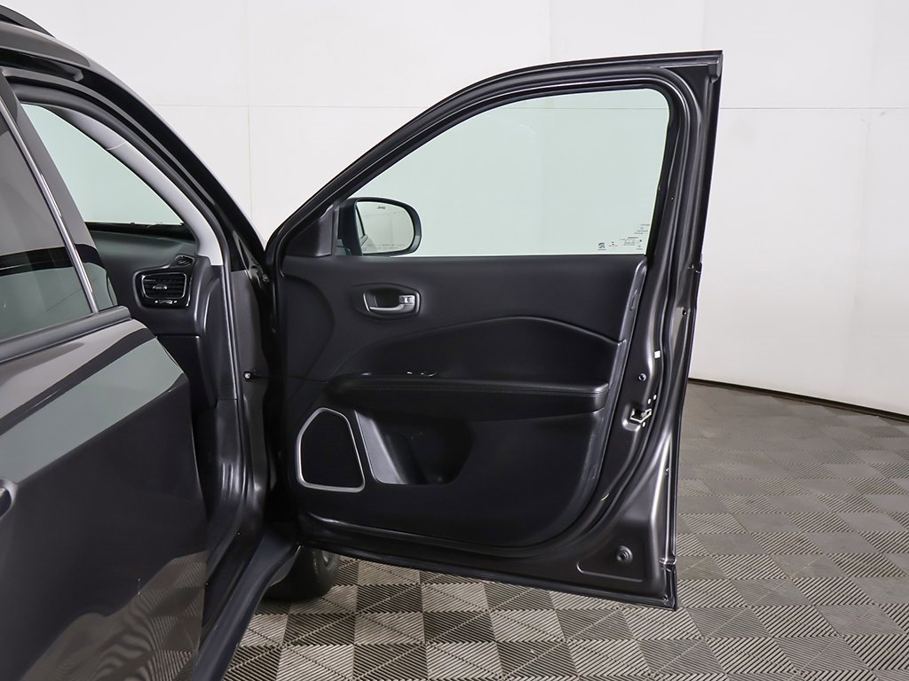 Used 2018 Jeep Compass Latitude w/ Popular Equipment Group image 15