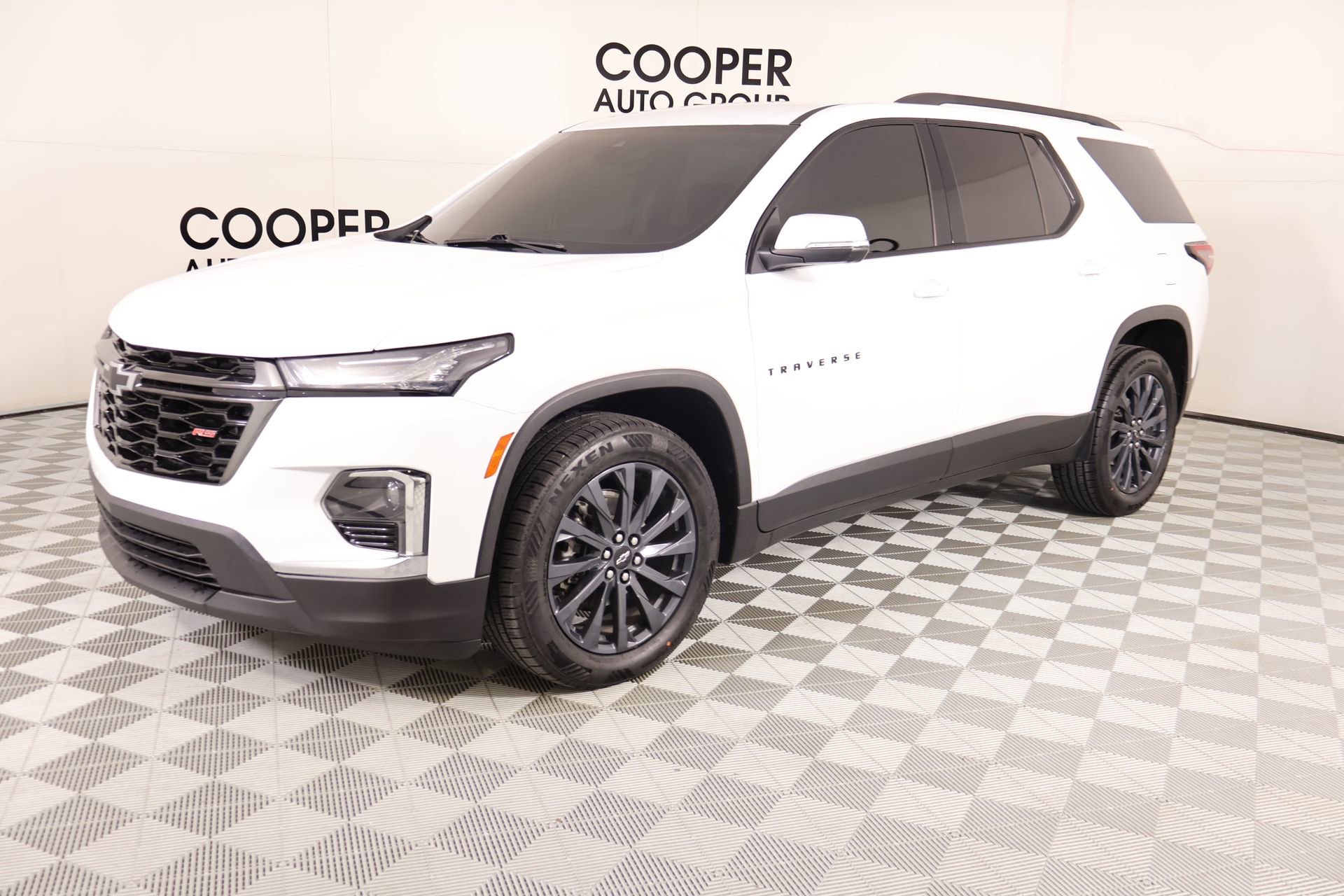 Used 2023 Chevrolet Traverse RS image 12