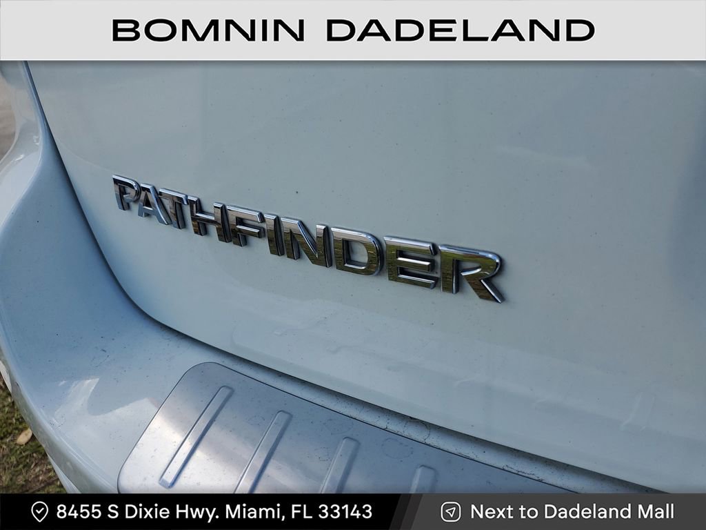 Used 2020 Nissan Pathfinder SV image 10