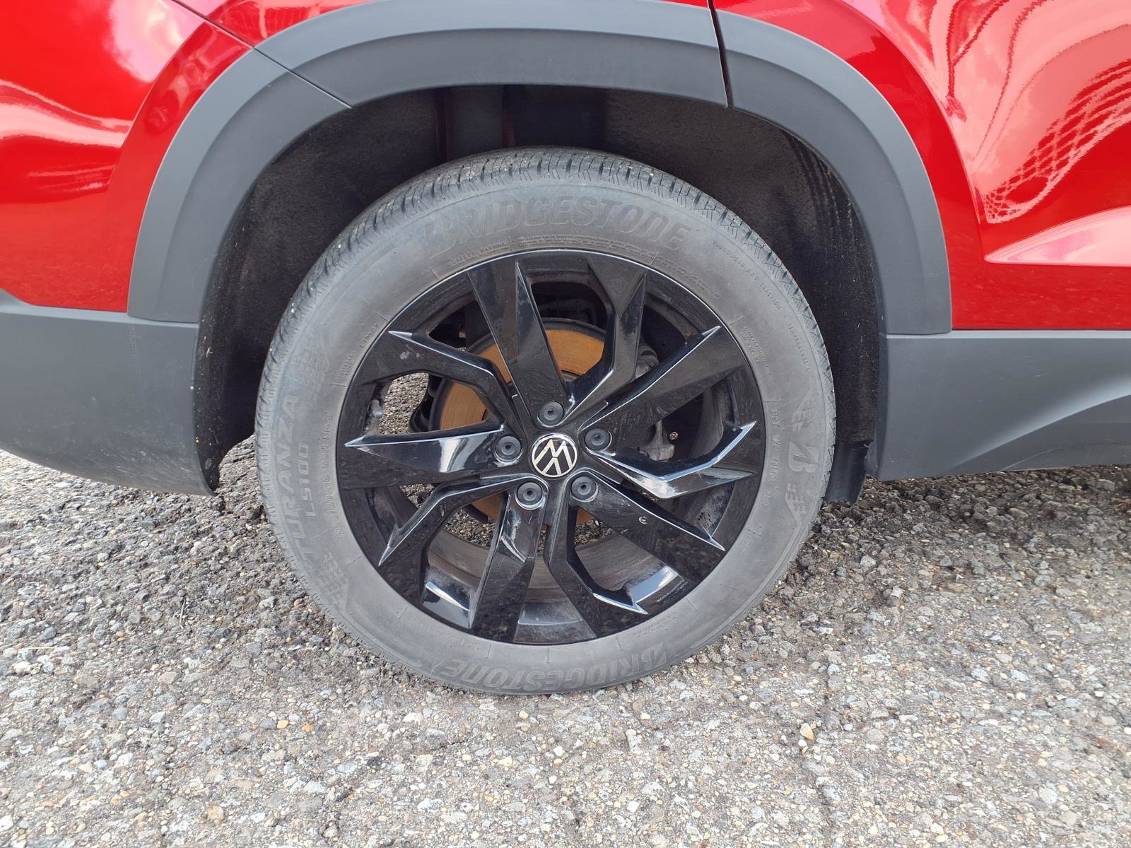 Used 2023 Volkswagen Taos SE w/ Black Wheel Package image 5