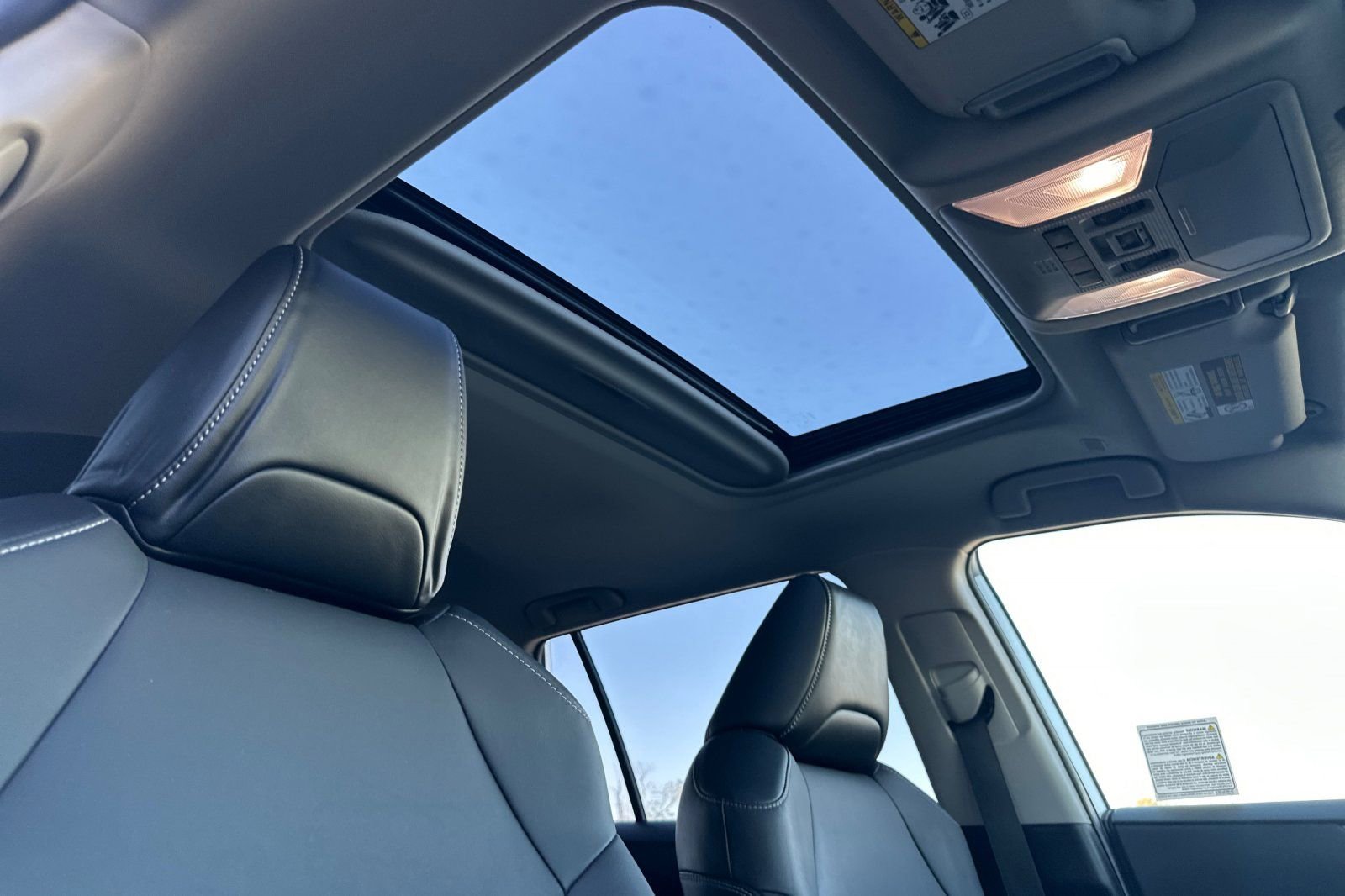 Used 2023 Toyota RAV4 XLE Premium image 17