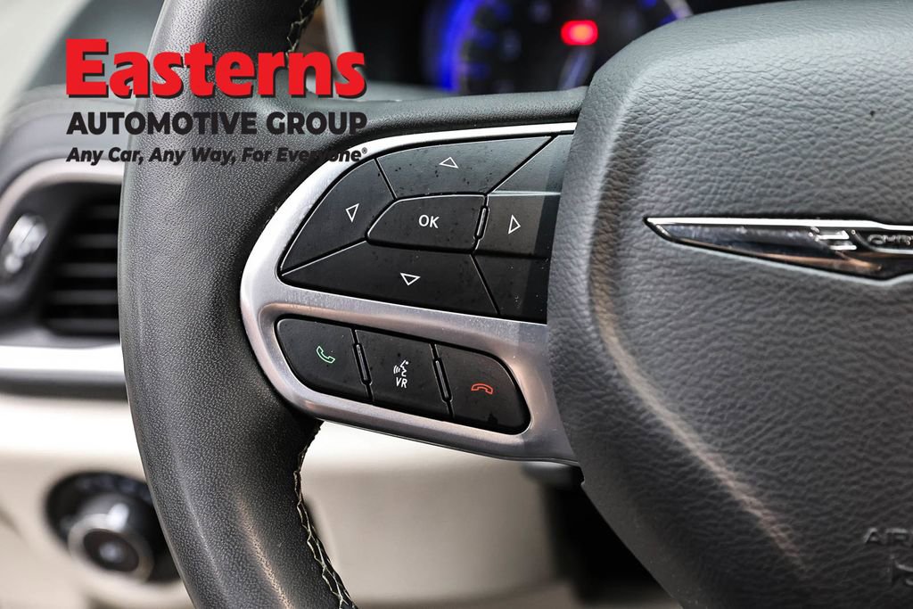 Used 2022 Chrysler Pacifica Limited FWD image 15