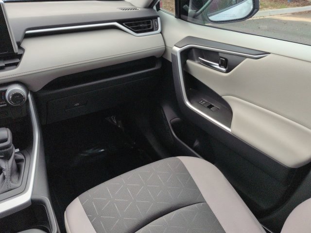 Used 2024 Toyota RAV4 XLE AWD/4WD image 17