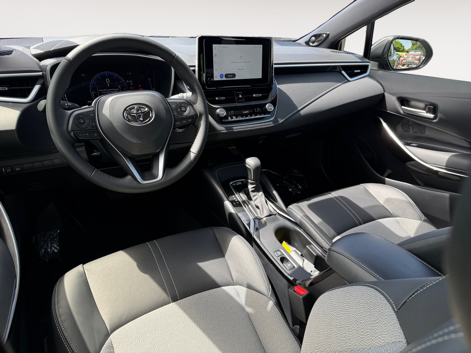 Used 2025 Toyota Corolla XSE FWD image 11