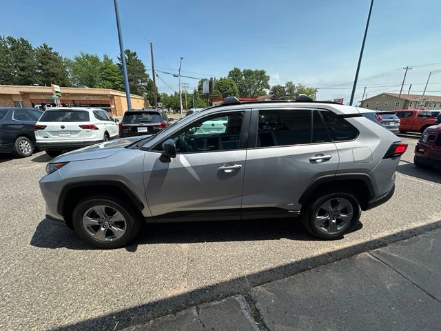 Used 2022 Toyota RAV4 LE AWD/4WD image 4