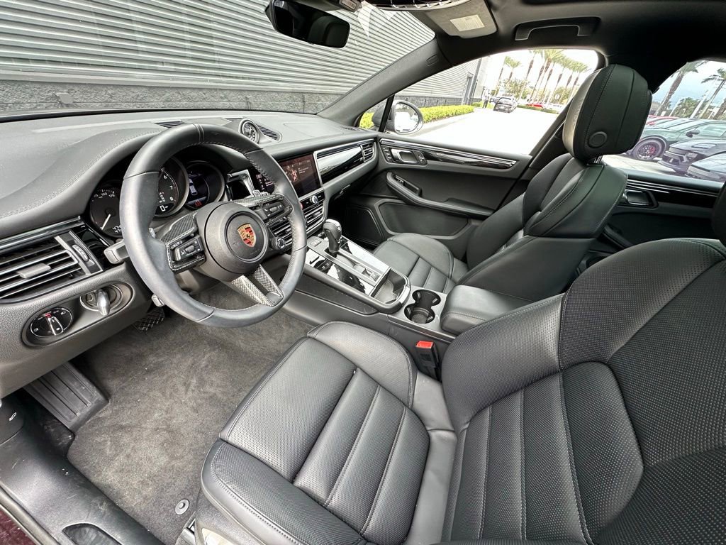Certified 2025 Porsche Macan Turbo image 4