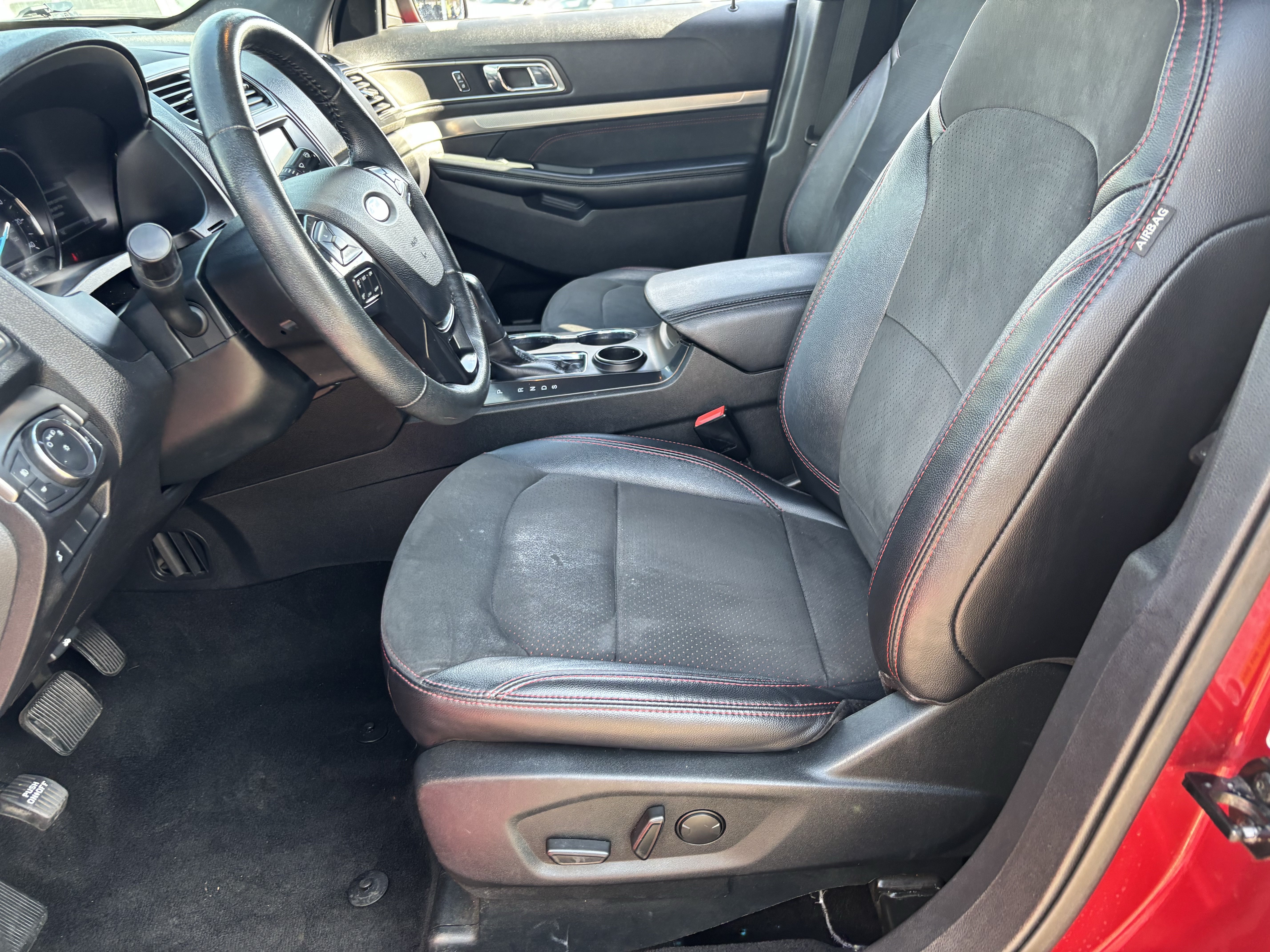 Used 2019 Ford Explorer XLT w/ Equipment Group 202A FWD image 17
