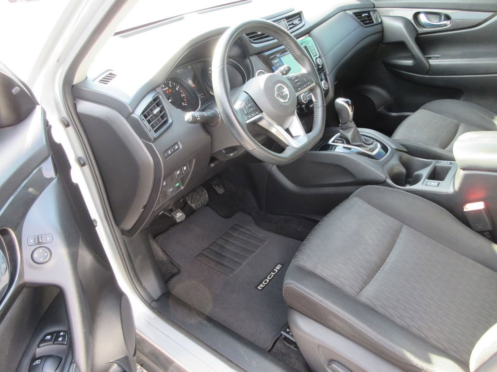 Used 2018 Nissan Rogue SV image 13