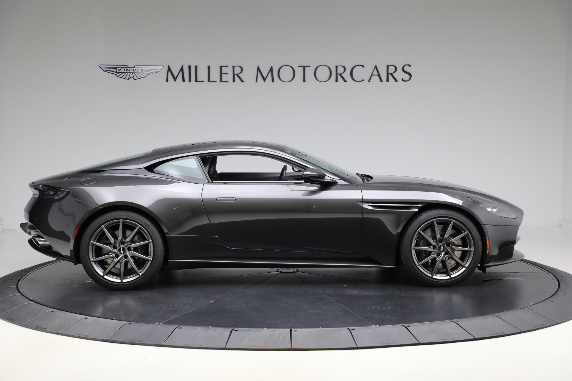 Used 2019 Aston Martin DB11 V8 image 9