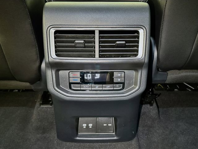 Used 2025 Volkswagen Atlas SE image 22