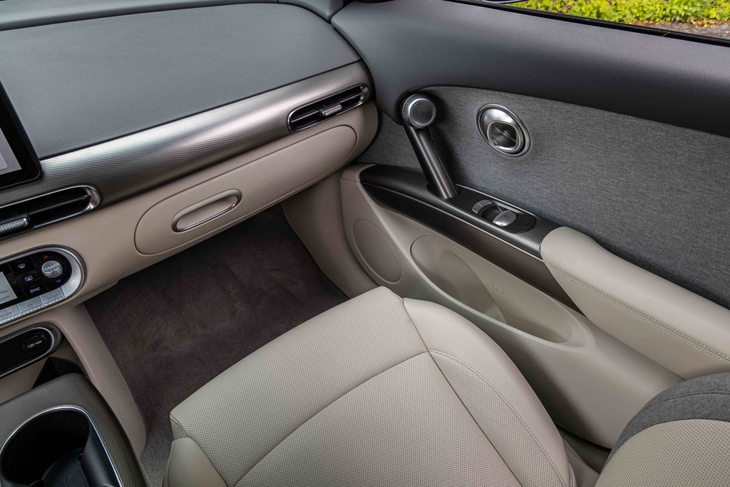 Used 2024 Genesis GV60 RWD image 20