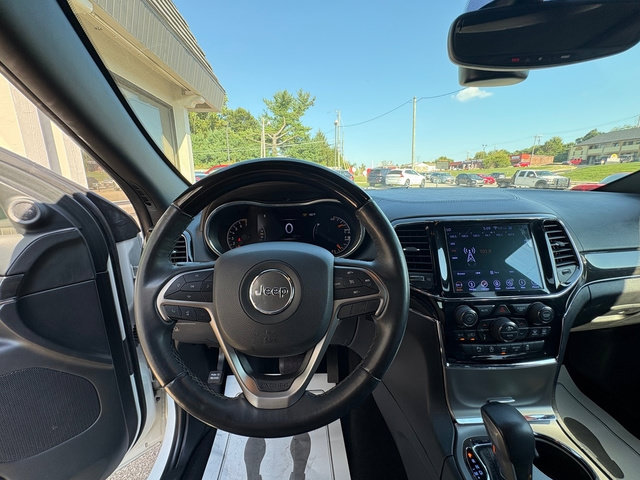 Used 2019 Jeep Grand Cherokee Overland AWD/4WD image 23