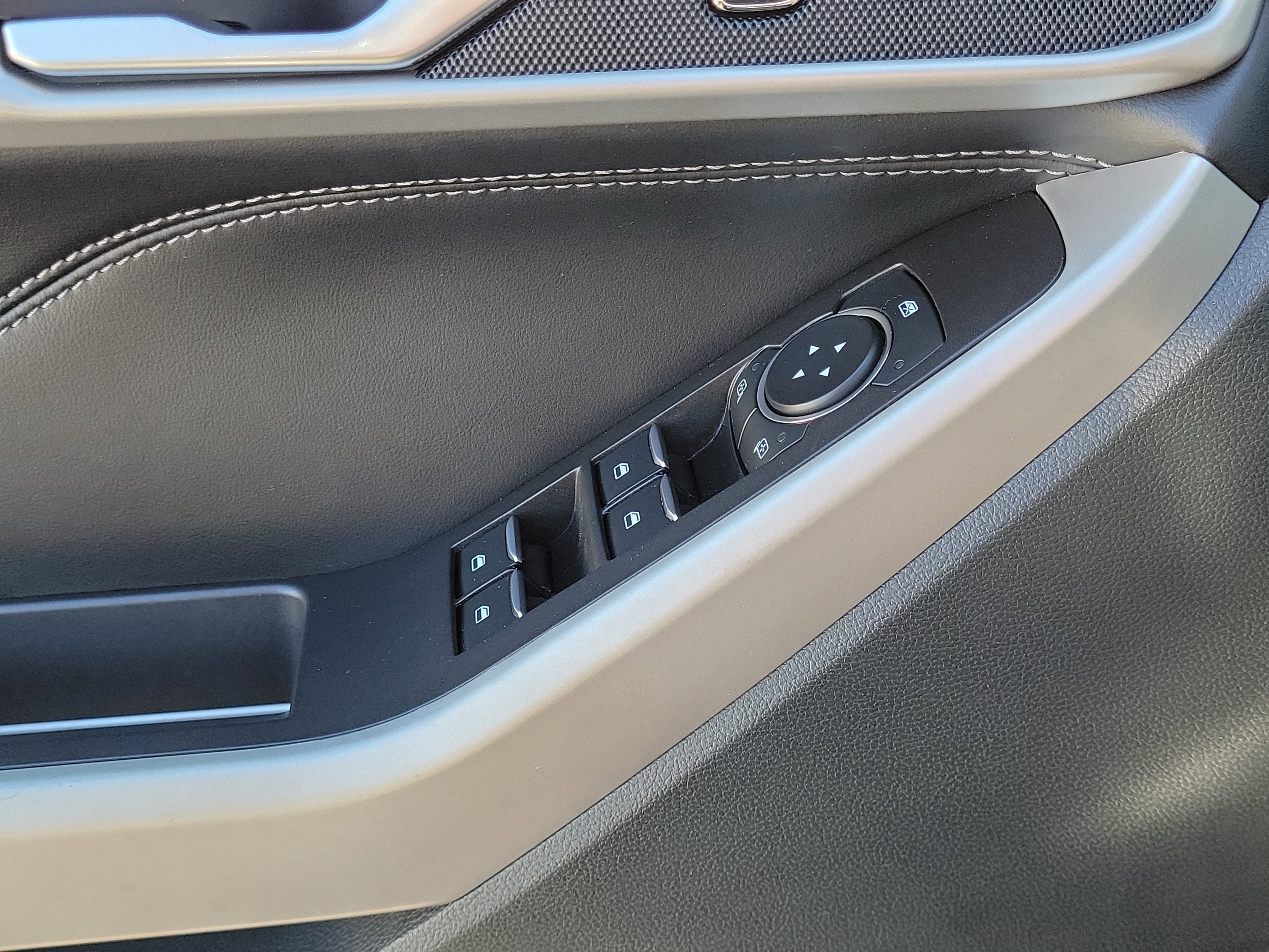 Used 2023 Ford Explorer XLT image 26