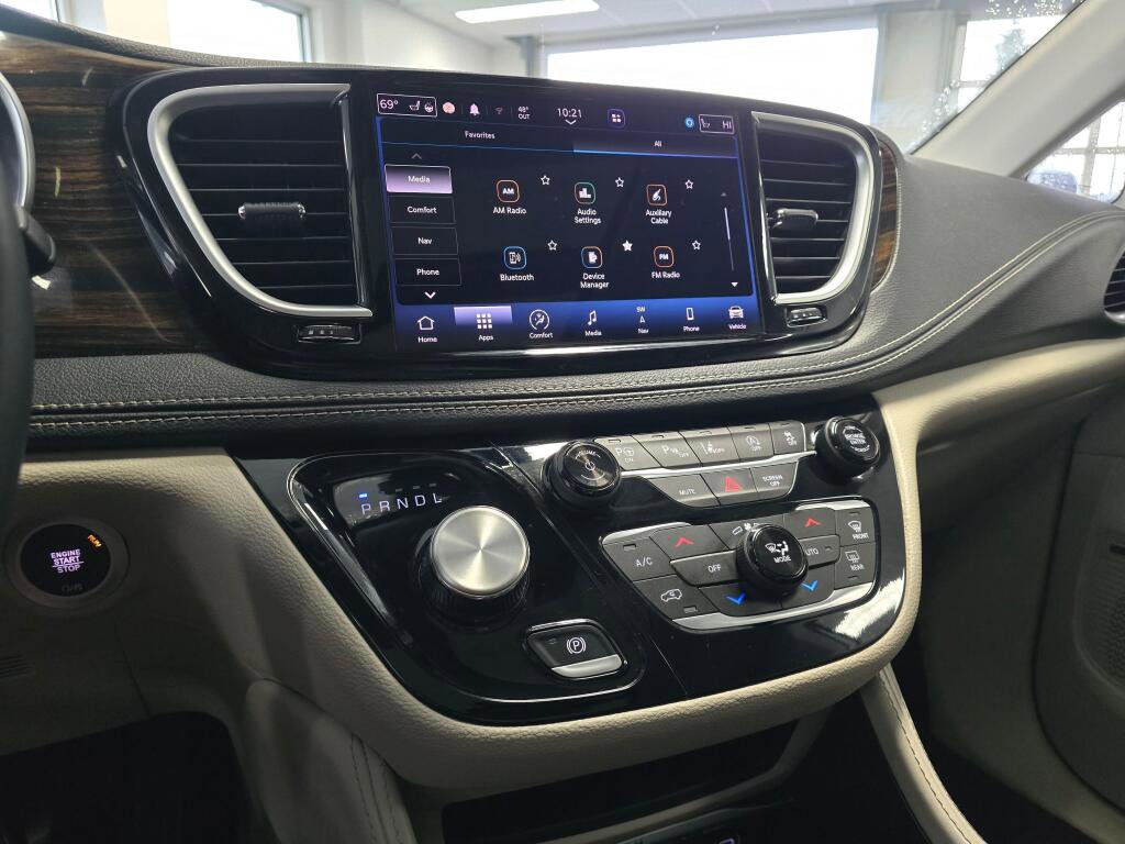 Used 2022 Chrysler Pacifica Limited image 28