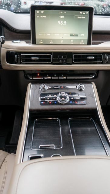 Used 2020 Lincoln Aviator Reserve w/ Elements Package Plus AWD/4WD image 16