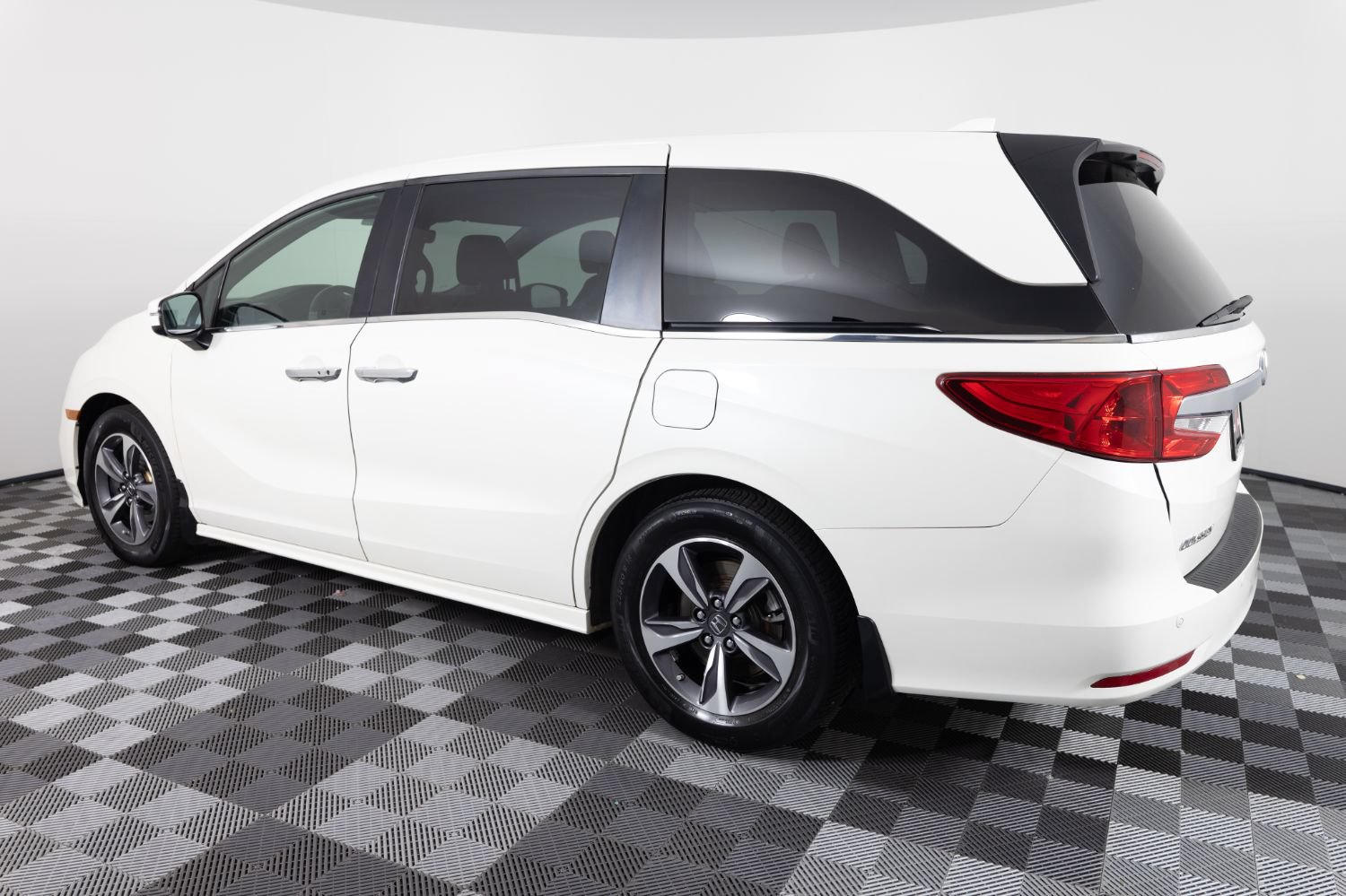 Used 2018 Honda Odyssey Touring image 4