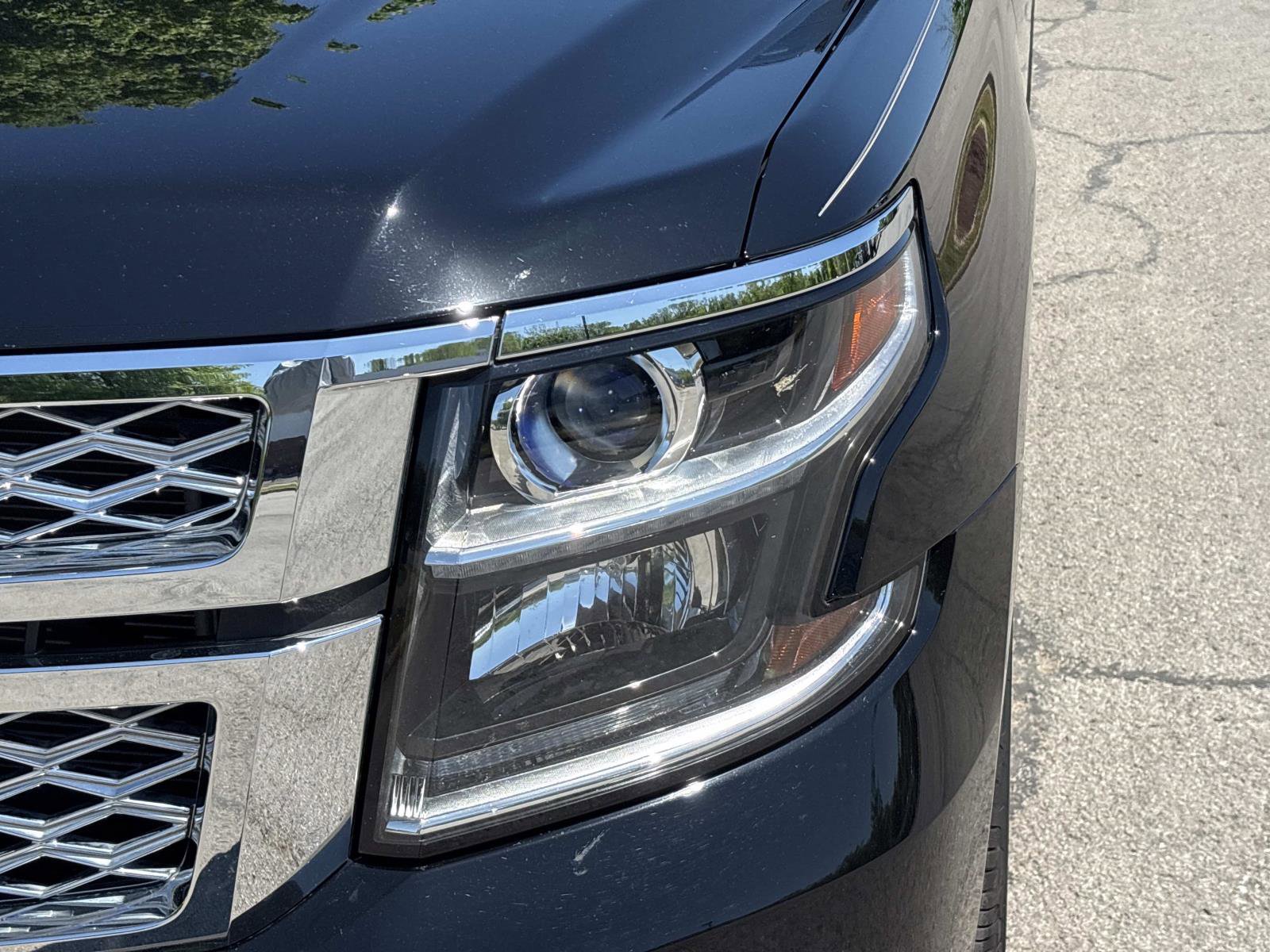 Used 2016 Chevrolet Suburban LT w/ Luxury Package RWD image 11