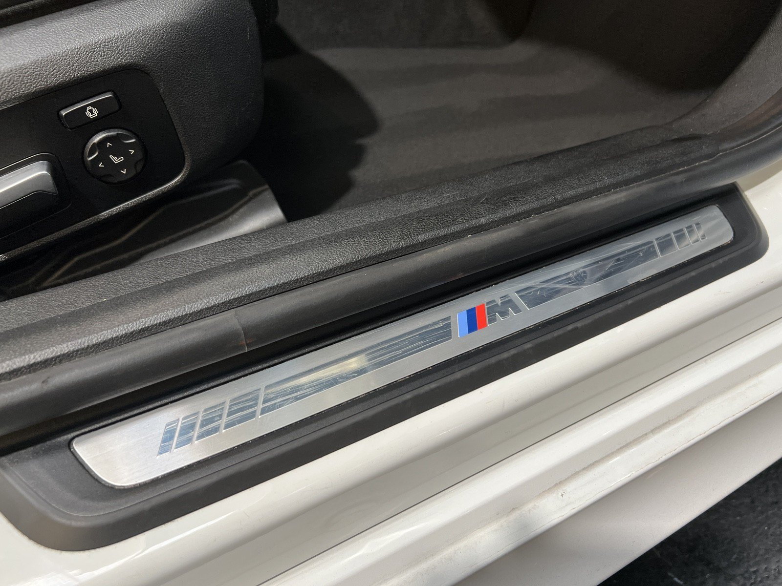 Used 2020 BMW 330i Sedan w/ M Sport Package RWD image 27