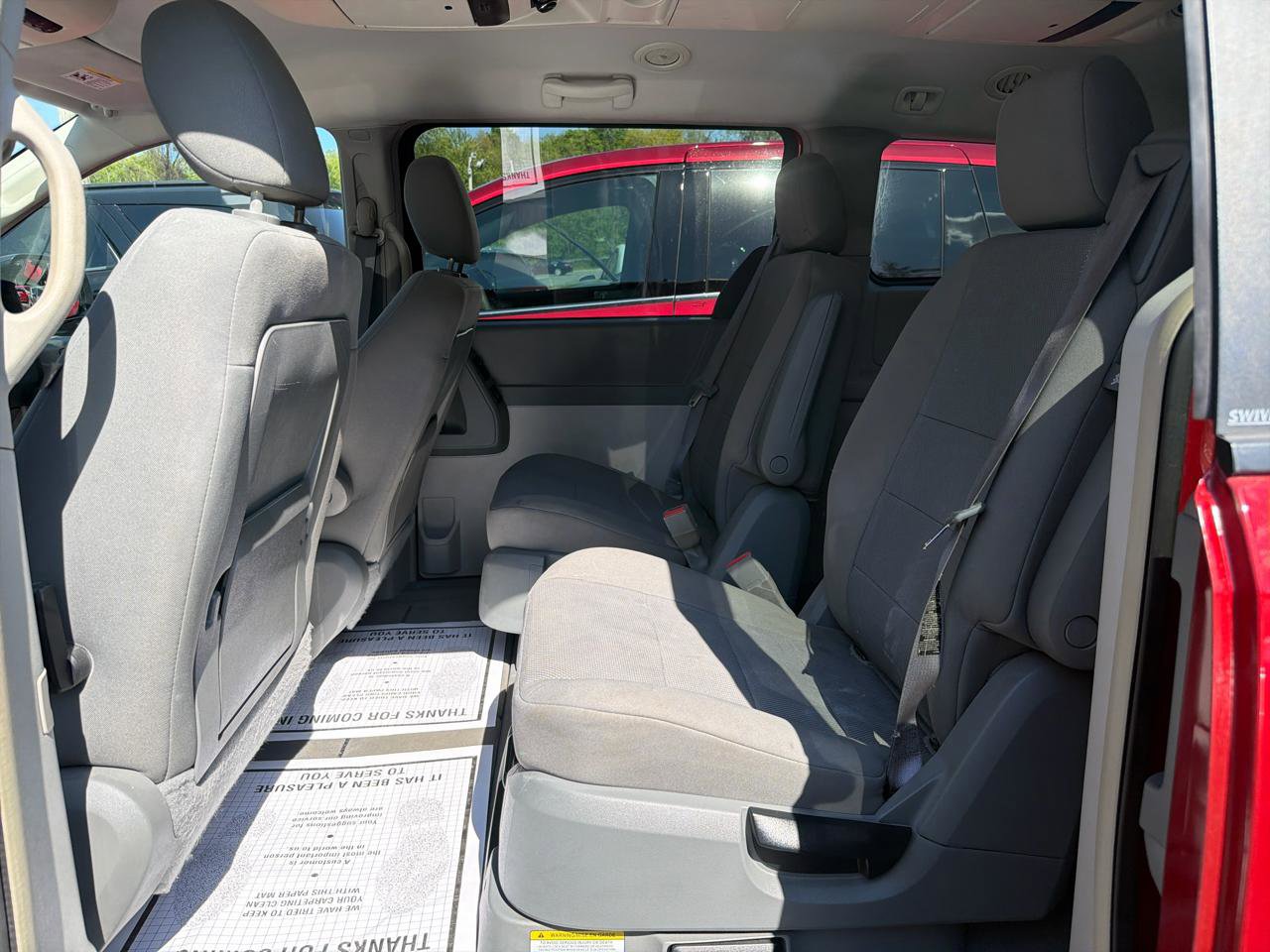 Used 2008 Dodge Grand Caravan SXT w/ Entertainment Group 2 FWD image 16