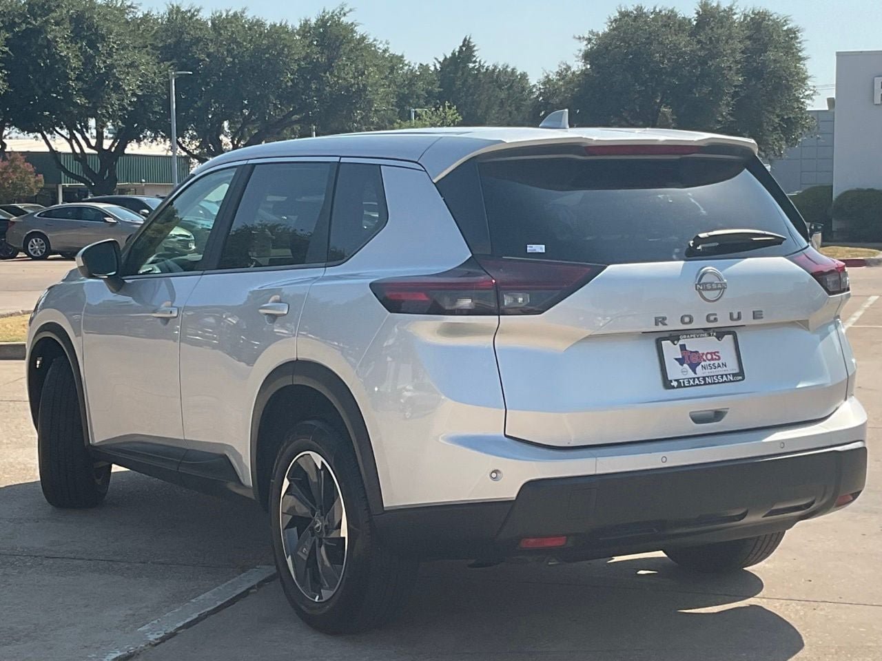 Used 2025 Nissan Rogue SV FWD image 6