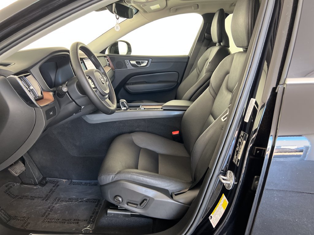 Used 2023 Volvo XC60 B5 Plus AWD/4WD image 12