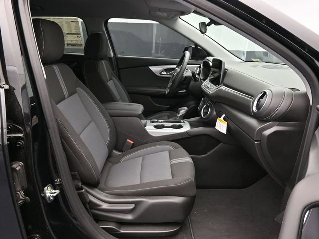 New 2025 Chevrolet Blazer LT w/ Midnight/Sport Edition FWD image 43