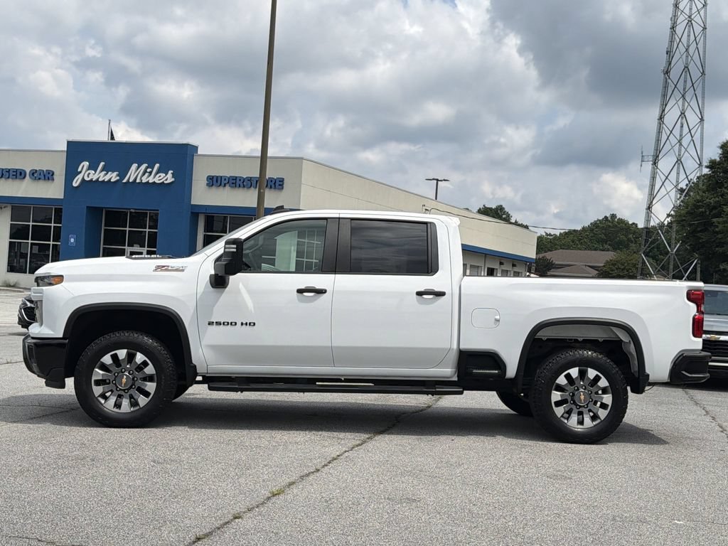 Used 2024 Chevrolet Silverado 2500 Custom w/ Custom Convenience Package AWD/4WD image 2