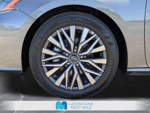 Used 2025 Nissan Altima 2.5 SV FWD image 31