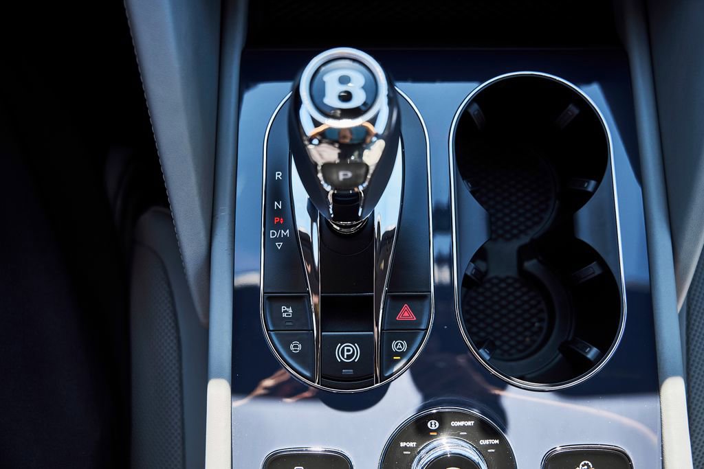 Used 2025 Bentley Bentayga Extended Wheelbase AWD/4WD image 68