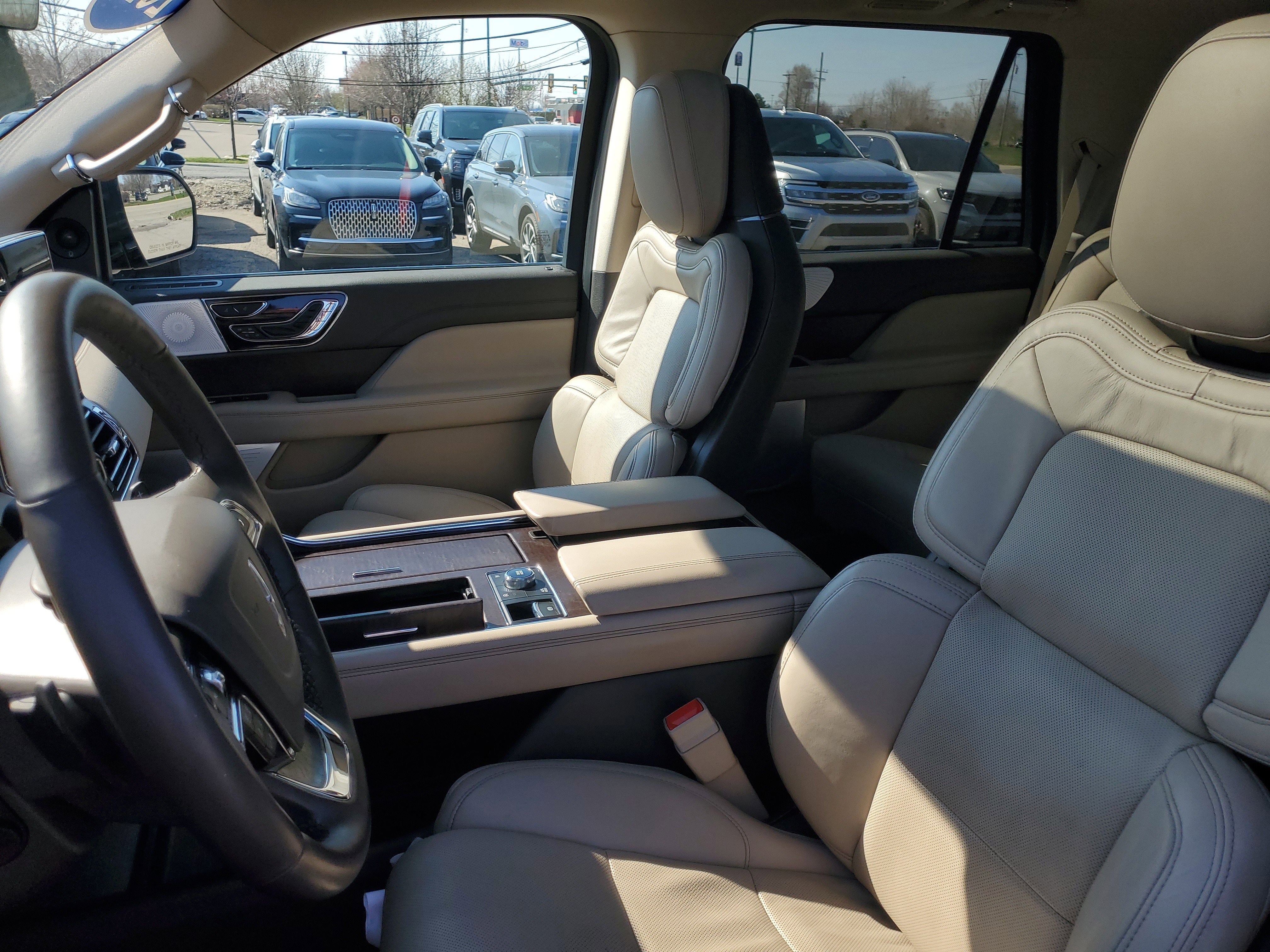 Certified 2023 Lincoln Navigator Reserve AWD/4WD image 12